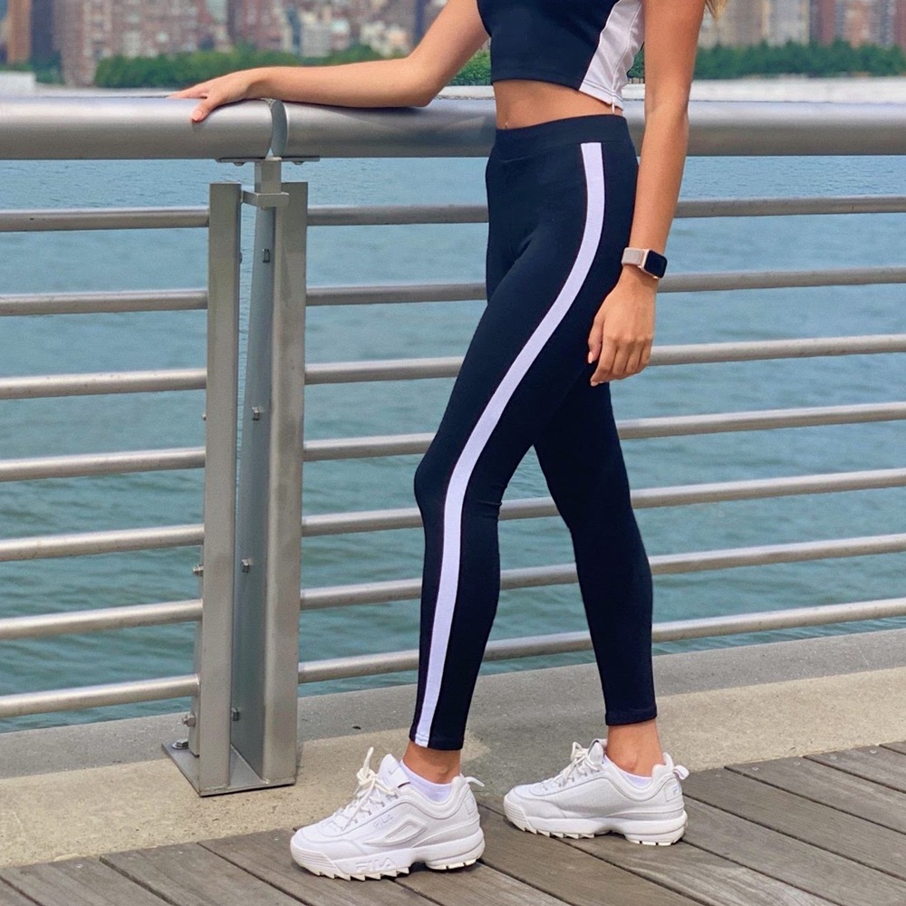 STRIPED LEGGINGS 🖤🤍